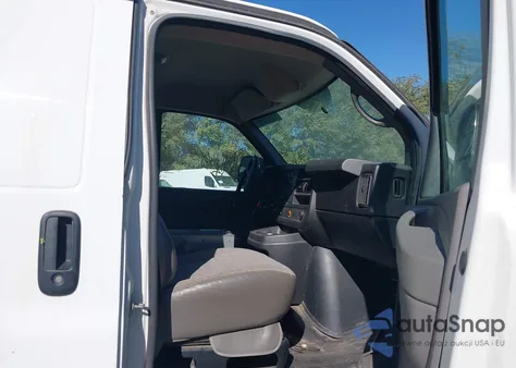 2013 Chevrolet Express 2500 Work Van z USA, uszkodzony, nr VIN 1GCWGFCA7D1139040